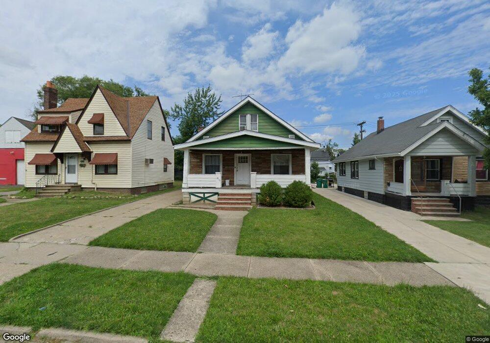 5576 Grasmere Ave, Maple Heights, OH 44137 - photo 1