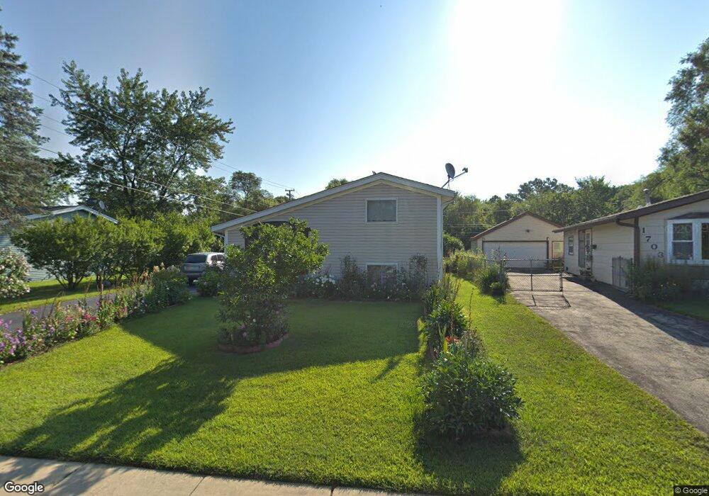 1701 Queens Ct, Carpentersville, IL 60110 - photo 1