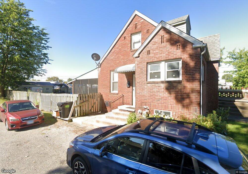 113 E Ford St, Harrisburg, IL 62946 - photo 1