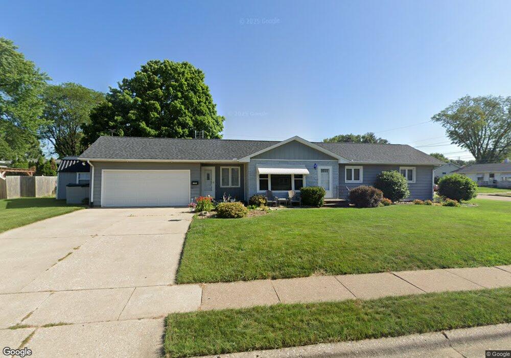 1806 W 37th St, Davenport, IA 52806 - photo 1