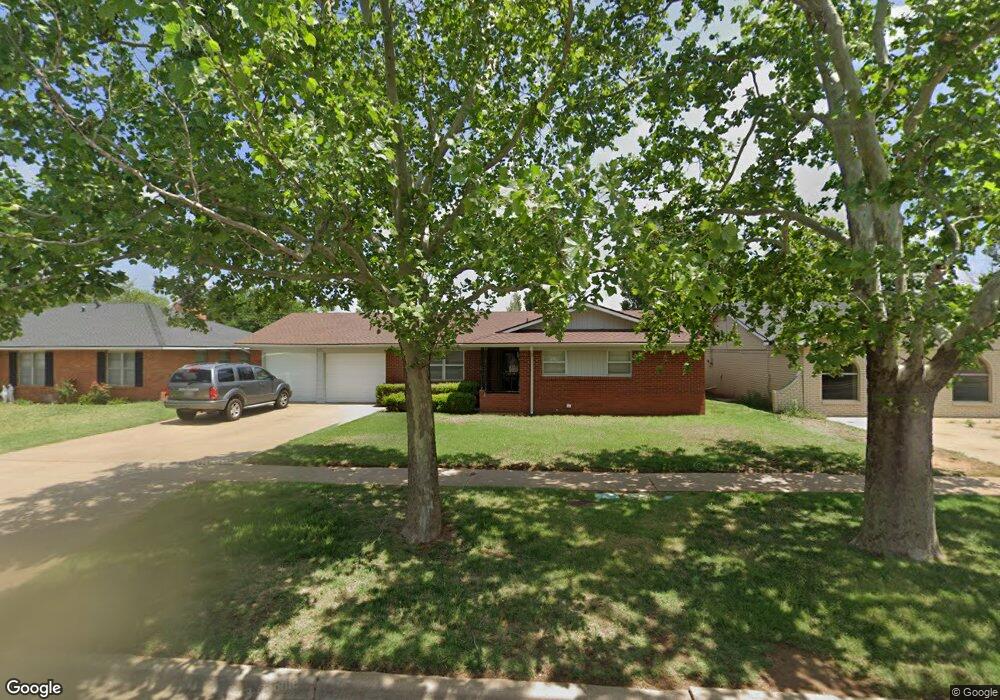 2002 Ennis St, Plainview, TX 79072 - photo 1