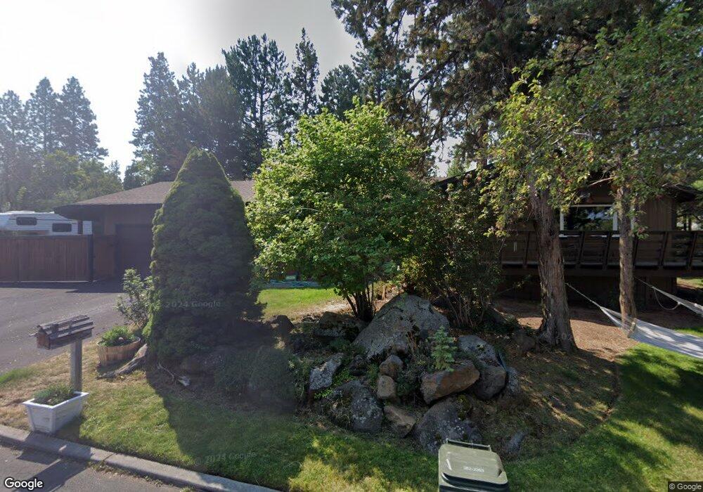 1611 NE Edgecliff Cir, Bend, OR 97701 - photo 1