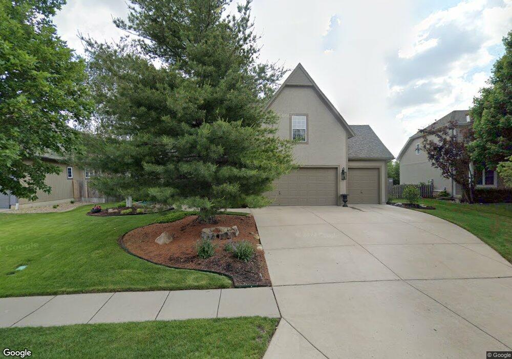 10117 Theden Cir, Lenexa, KS 66220 - photo 1