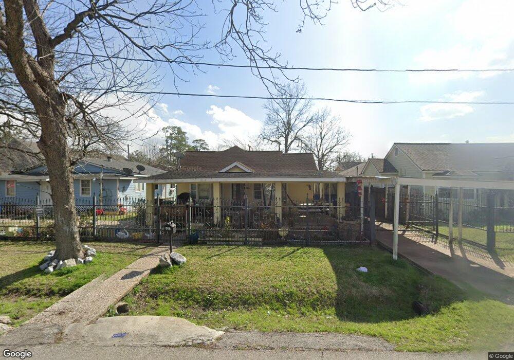 916 Frisco St, Houston, TX 77022 - photo 1