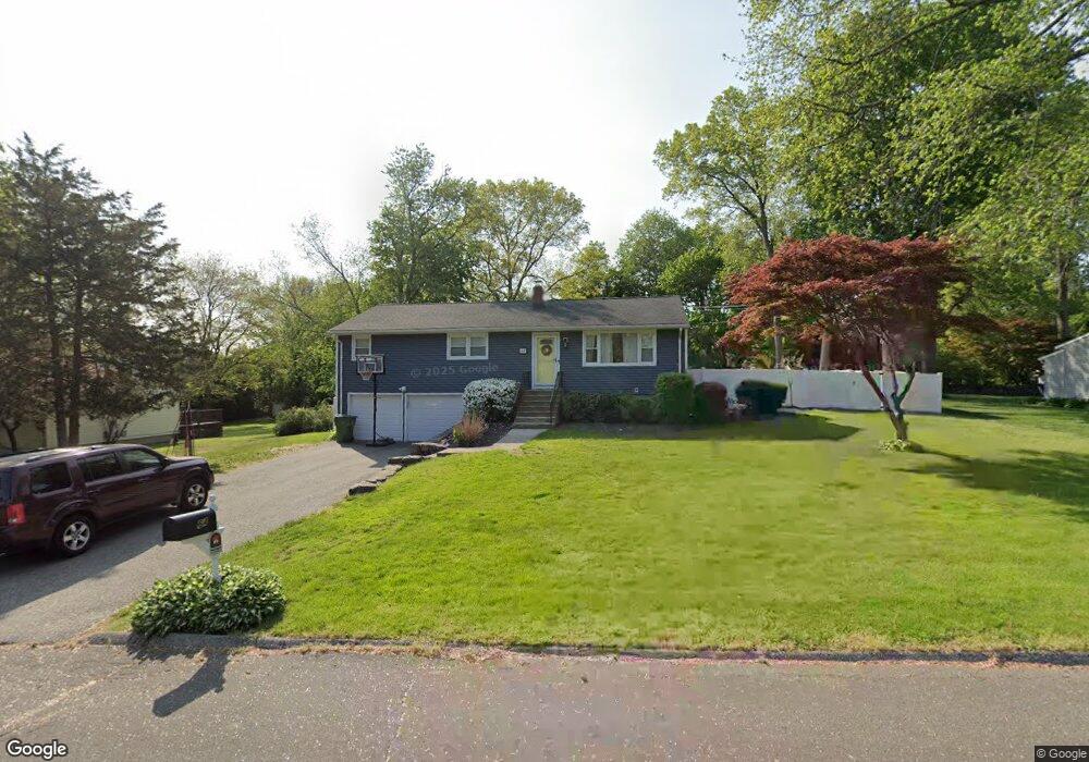 64 Macarthur Rd, Trumbull, CT 06611 - photo 1