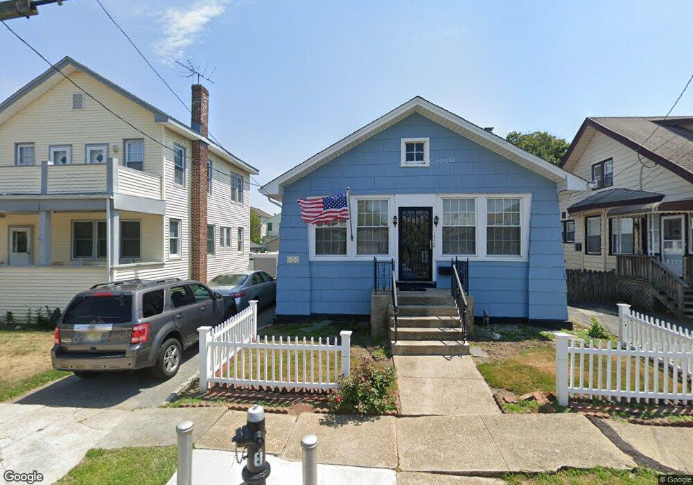 142 Beach 3rd St, Far Rockaway, NY 11691 - photo 1