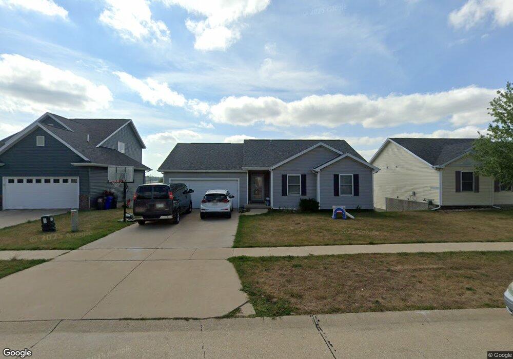 3734 Royal Dr SW, Cedar Rapids, IA 52404 - photo 1