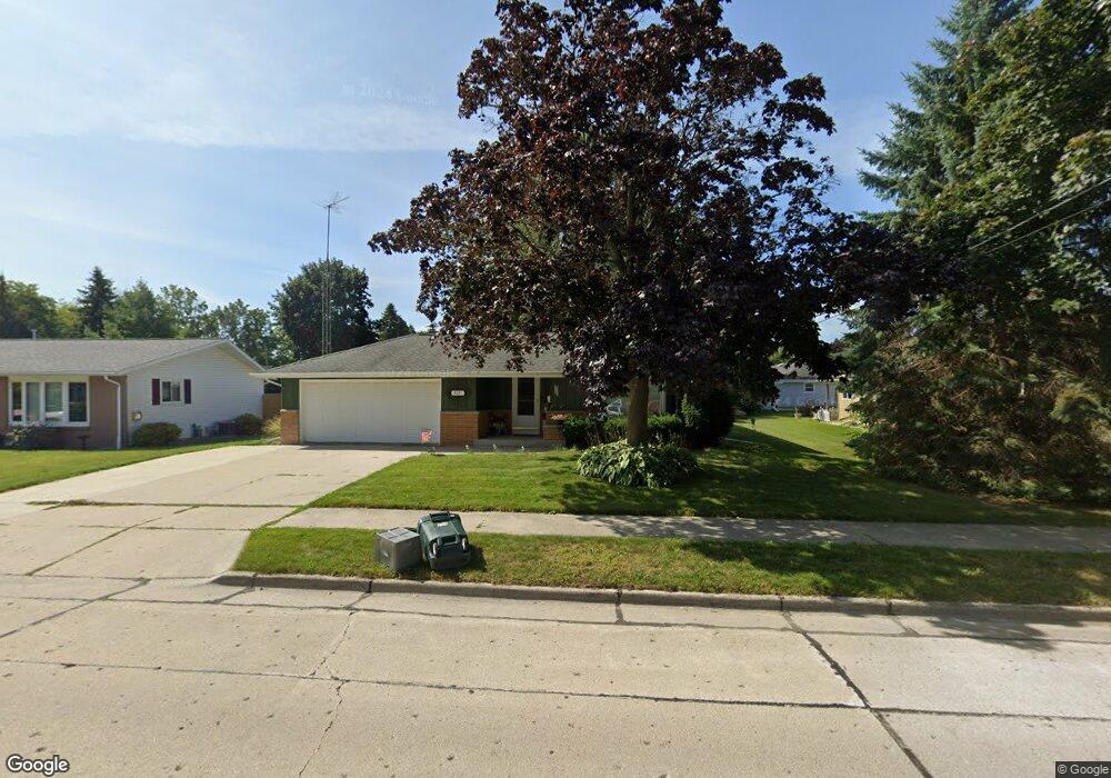 2021 Richmond Ave, Manitowoc, WI 54220 - photo 1