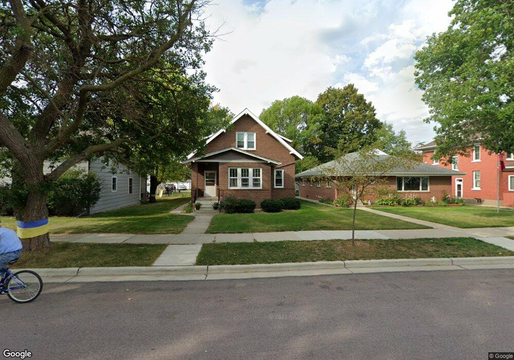 713 N Washington St, New Ulm, MN 56073 - photo 1