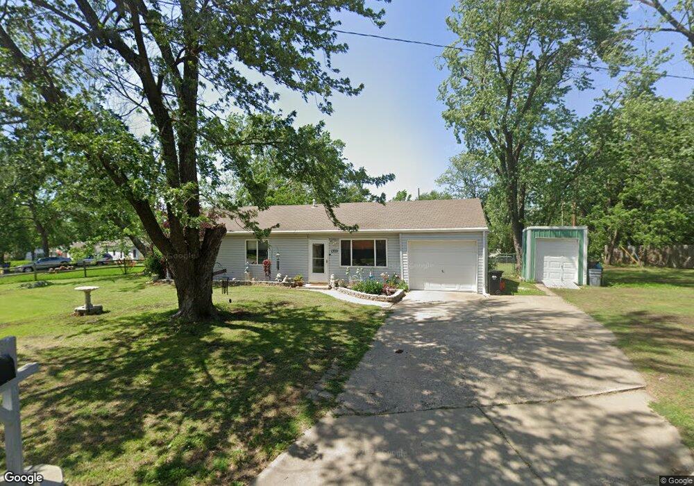 1300 SW Glencoe St, Topeka, KS 66611 - photo 1