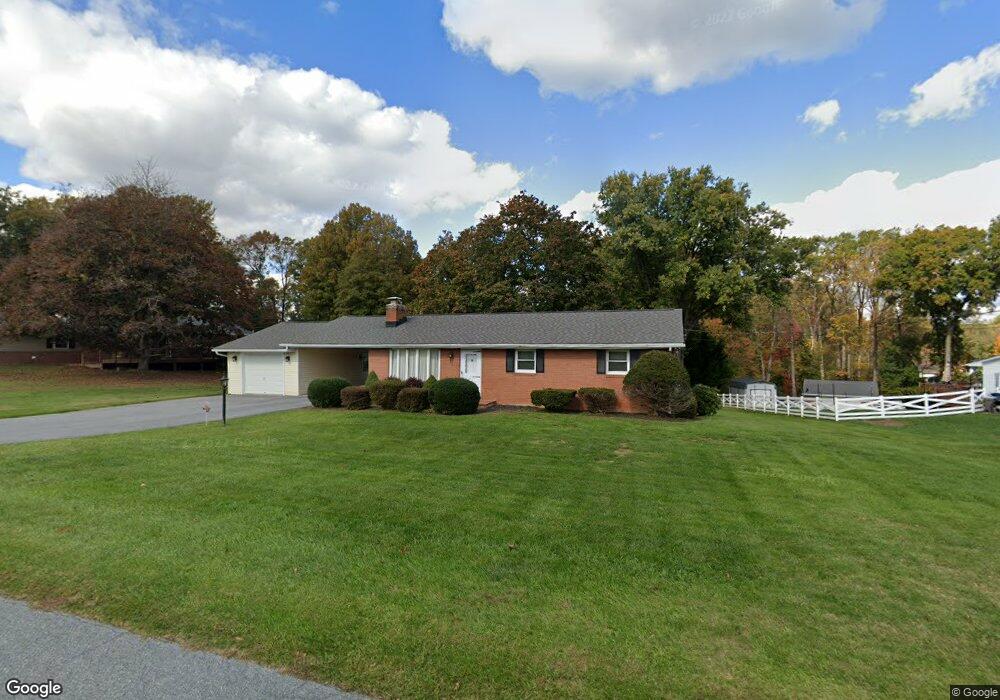 1316 Hillcrest Dr, Sykesville, MD 21784 - photo 1