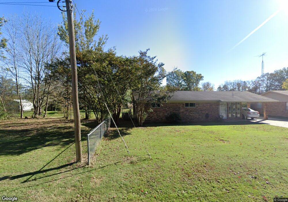 1303 S Vine St, Stuttgart, AR 72160 - photo 1