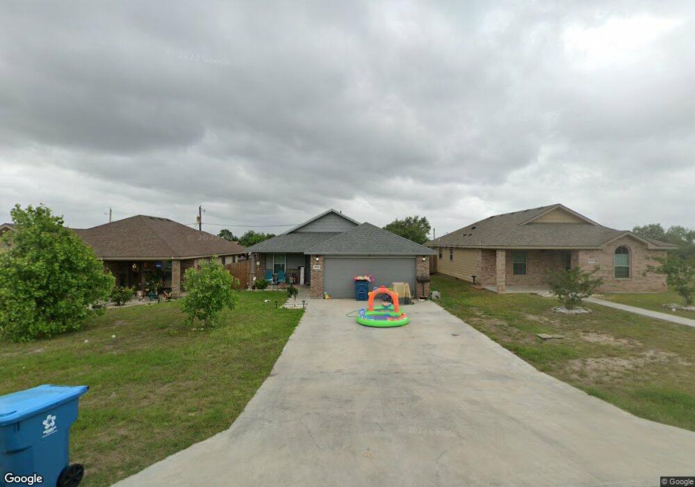 911 Magnolia Ave, Beeville, TX 78102 - photo 1