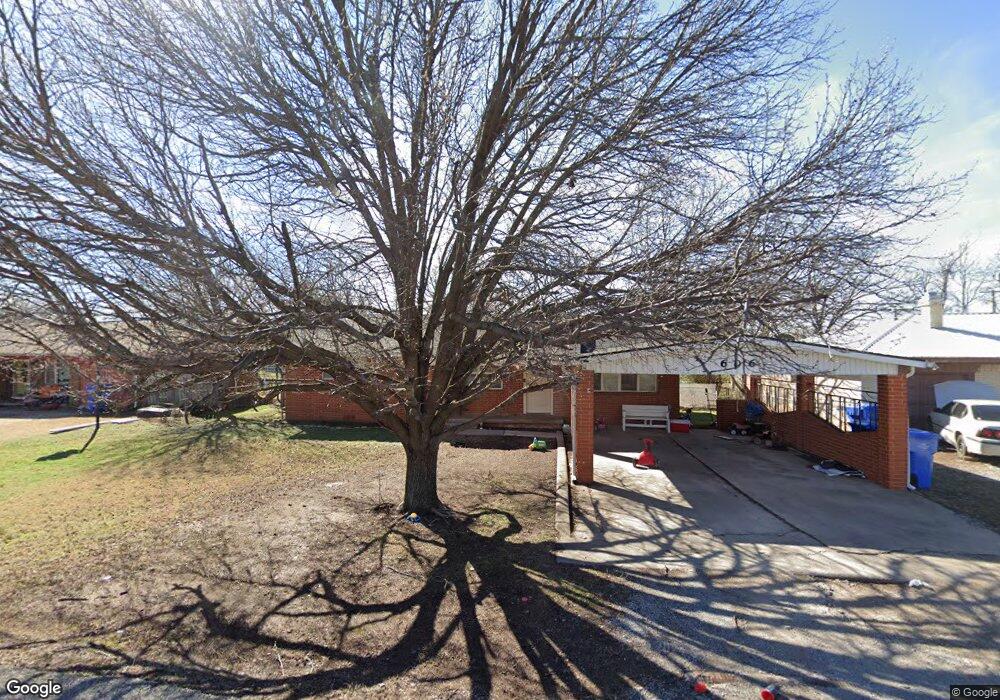 606 NW Pine Ave, Cache, OK 73527 - photo 1