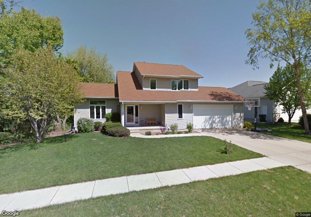 3008 Q Ave NW, Cedar Rapids, IA 52405 - photo 1