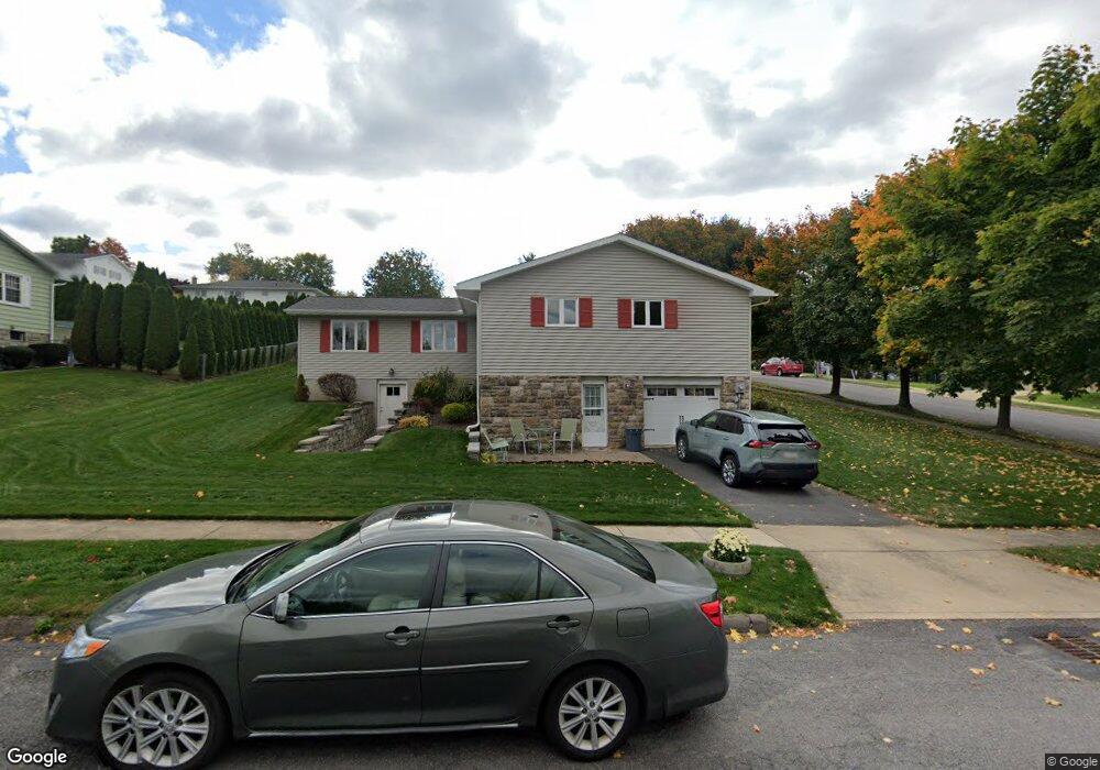 602 Brenda Ln, Dunmore, PA 18512 - photo 1