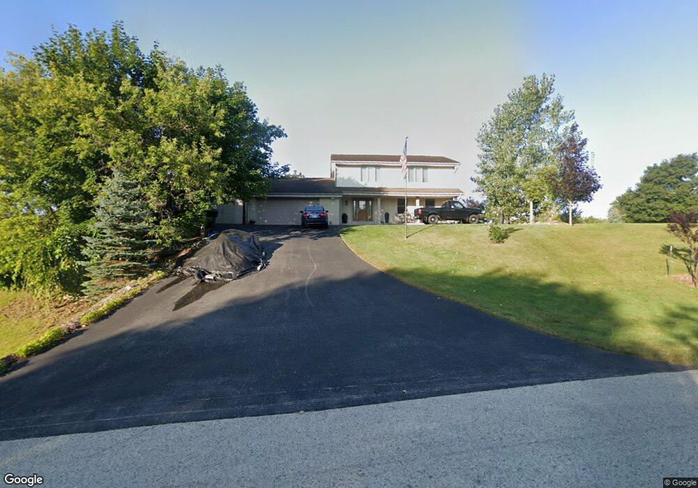 W322S1605 High Meadow Cir, Delafield, WI 53018 - photo 1