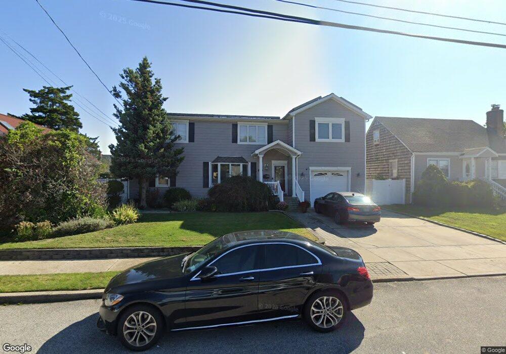 530 S 8th St, Lindenhurst, NY 11757 - photo 1