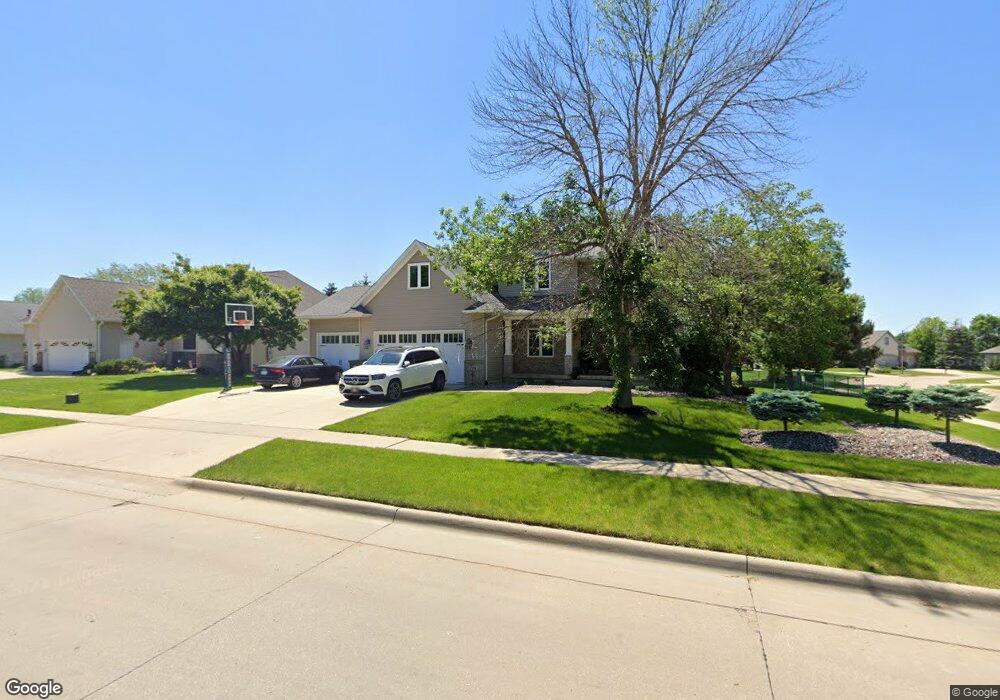 734 Eagle Ridge Rd, Cedar Falls, IA 50613 - photo 1