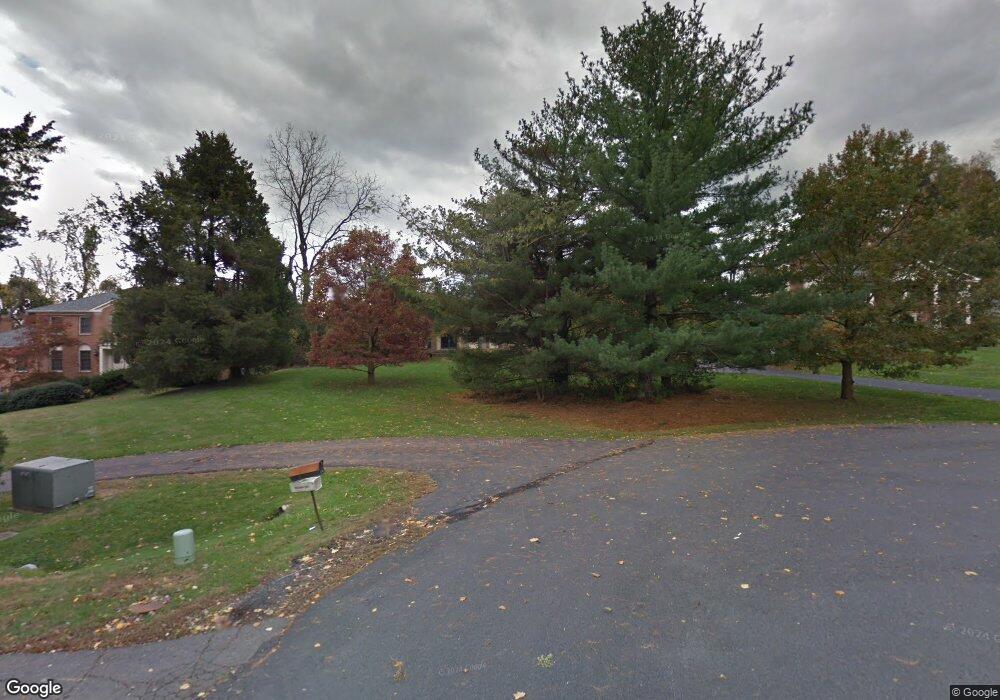 8205 Pettit Ct, McLean, VA 22102 - photo 1