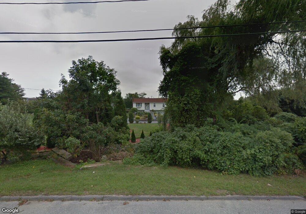 17 Milton St, South Dartmouth, MA 02748 - photo 1