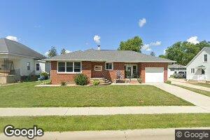 408 Garfield St SW, Cascade, IA 52033