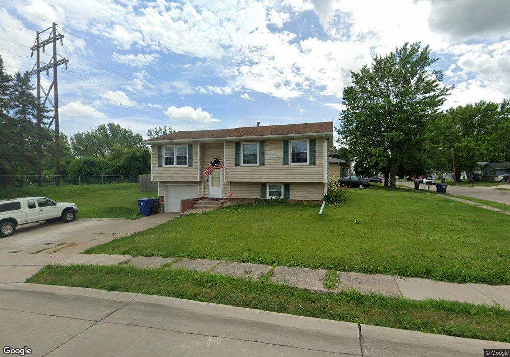 4023 W 13th St, Davenport, IA 52804 - photo 1