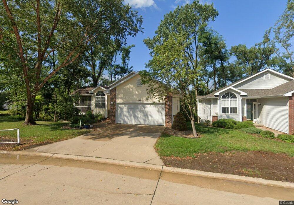 1227 Forest Glen Ct SE unit 1227, Cedar Rapids, IA 52403 - photo 1