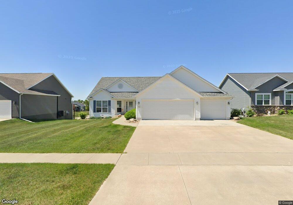 1014 Black Granite Rd NW, Cedar Rapids, IA 52405 - photo 1