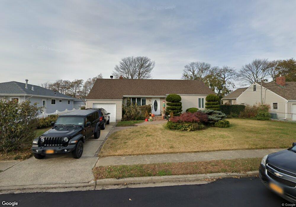 60 E Neptune Ave, Lindenhurst, NY 11757 - photo 1