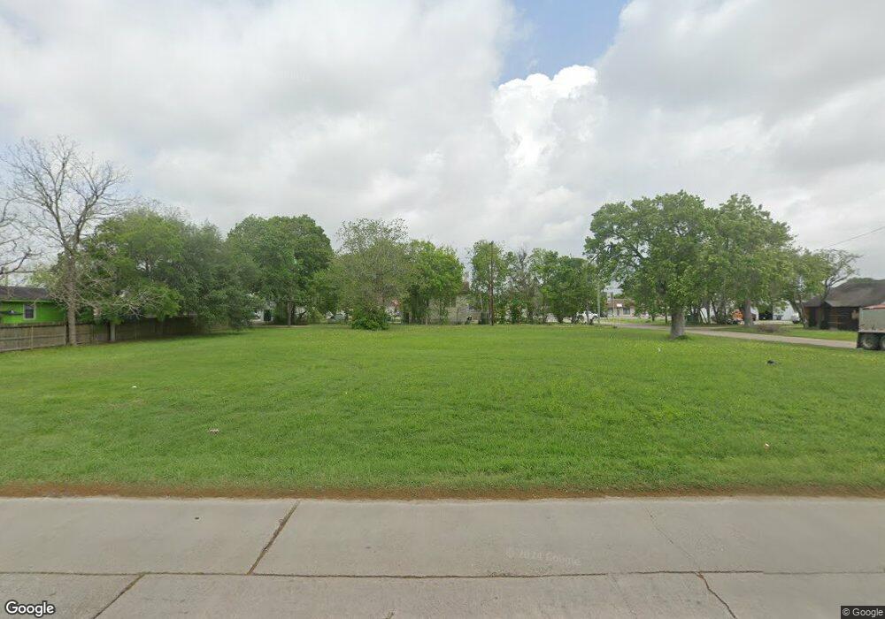 2817 6th St, Bay City, TX 77414 - photo 1