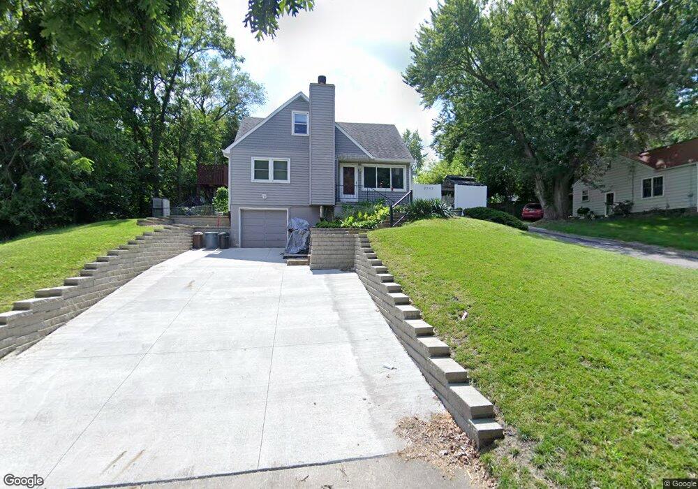 2242 Payne Rd, Des Moines, IA 50310 - photo 1