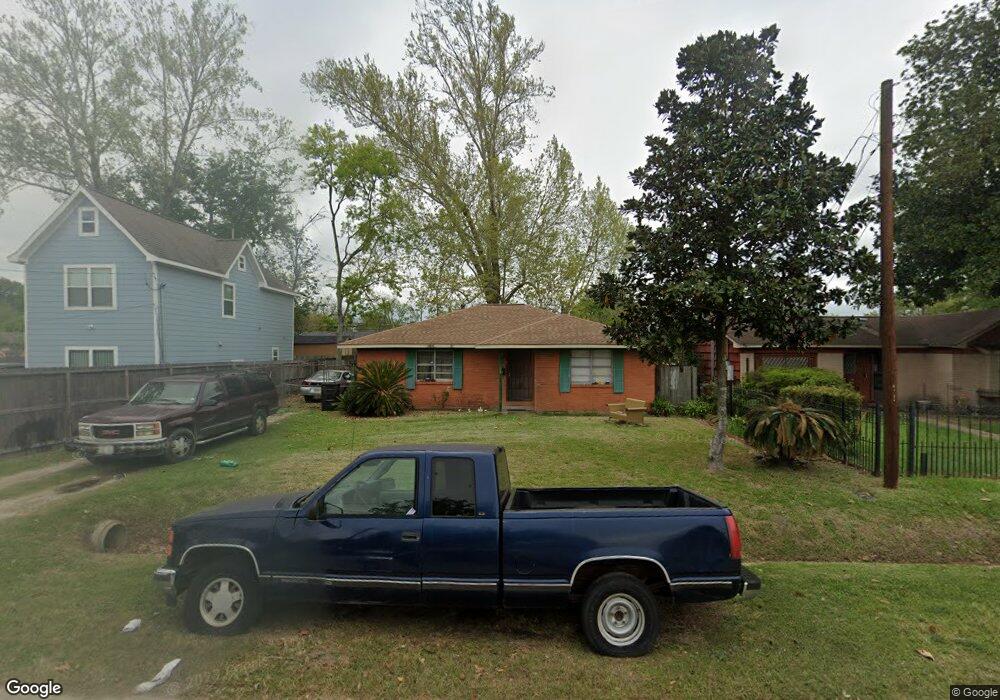 834 Lucky St, Houston, TX 77088 - photo 1