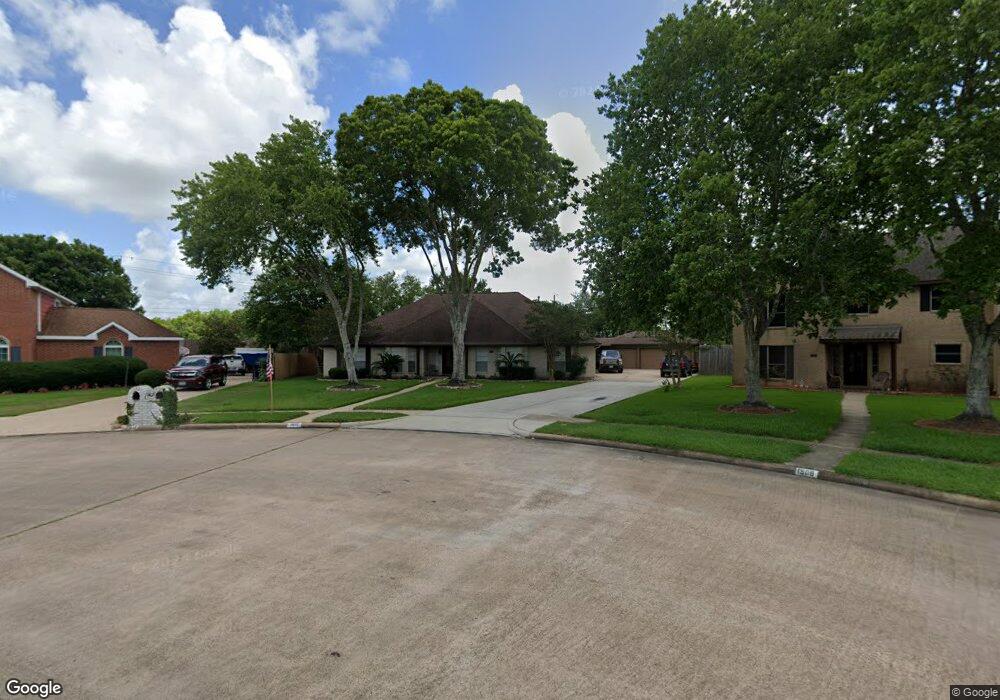 1910 Plantation Dr, Friendswood, TX 77546 - photo 1