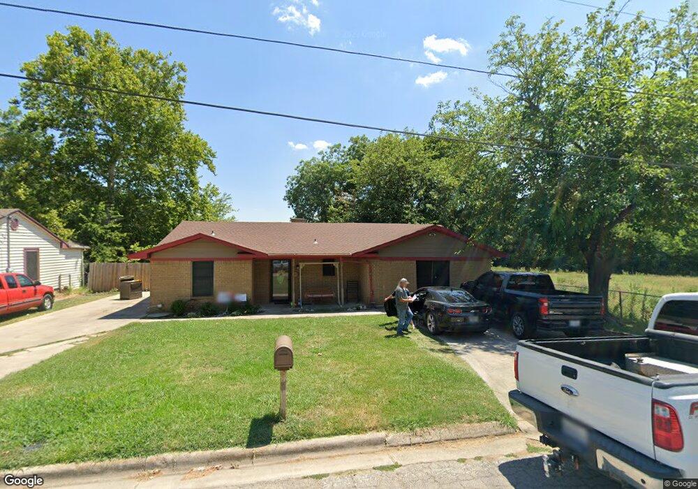 930 Moss St, Gainesville, TX 76240 - photo 1