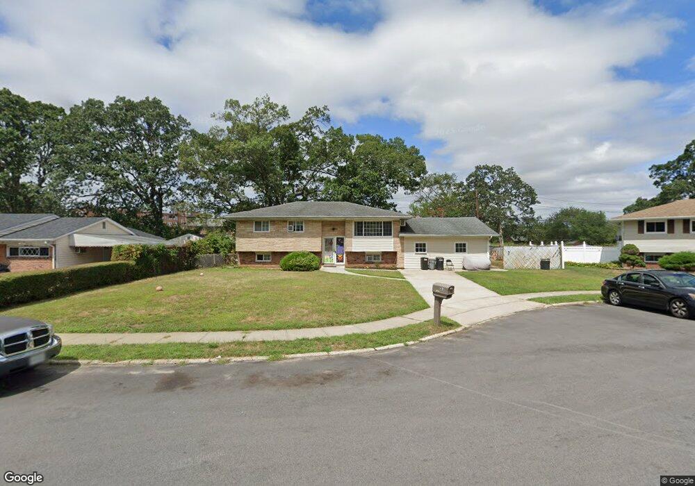 23 Russell Ct, Copiague, NY 11726 - photo 1