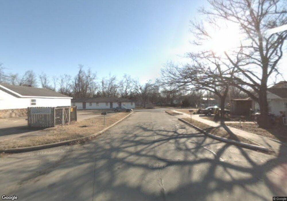 201 W Claremore St, Claremore, OK 74017 - photo 1