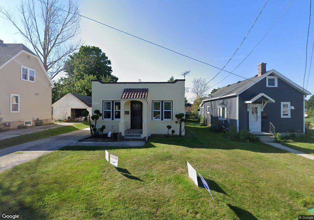 2117 Kemper St, Manitowoc, WI 54220 - photo 1