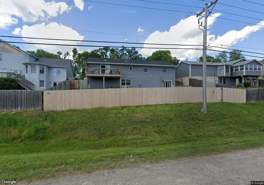 2509 Camelot Ave NW, Cedar Rapids, IA 52405 - photo 1