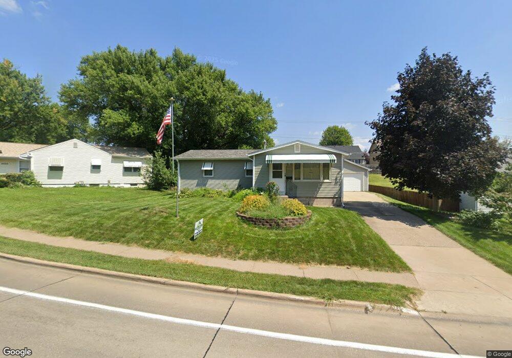 4423 N Pine St, Davenport, IA 52806 - photo 1