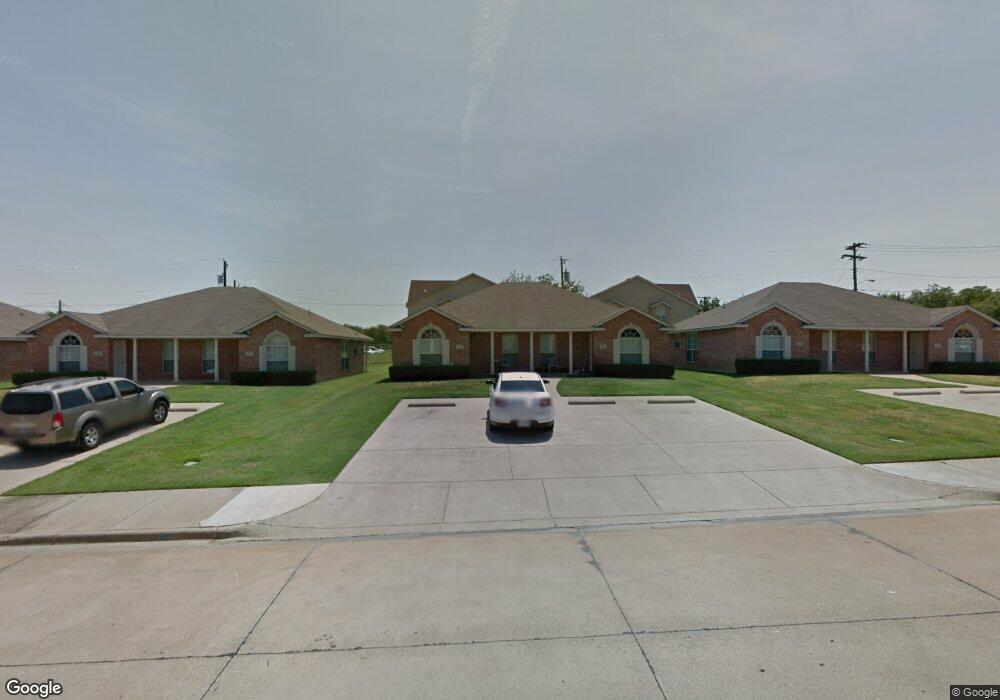 113 SE Dallas St, Grand Prairie, TX 75051 - photo 1