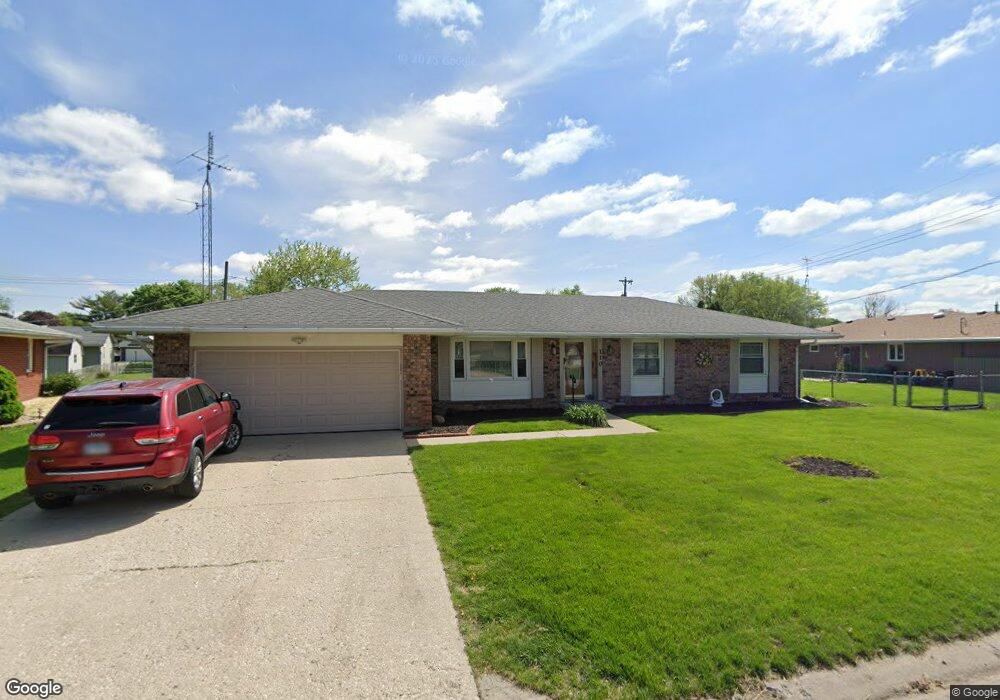 110 Churchill Ln, Lincoln, IL 62656 - photo 1