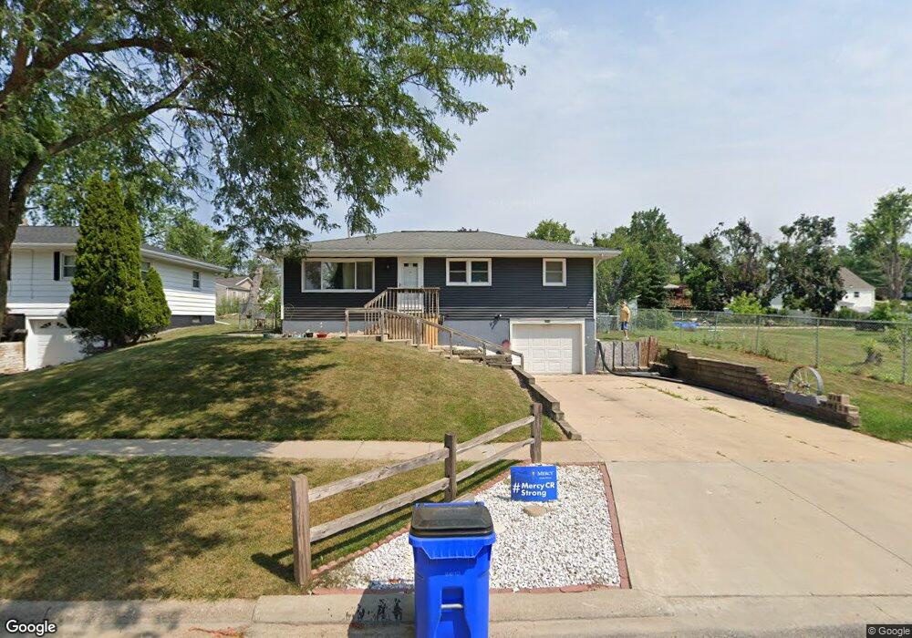 3216 Iris Ave NW, Cedar Rapids, IA 52405 - photo 1