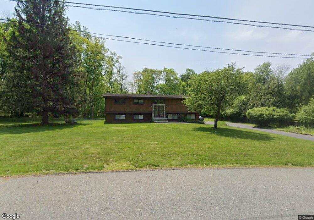 25 Robin Hood Rd, Suffern, NY 10901 - photo 1