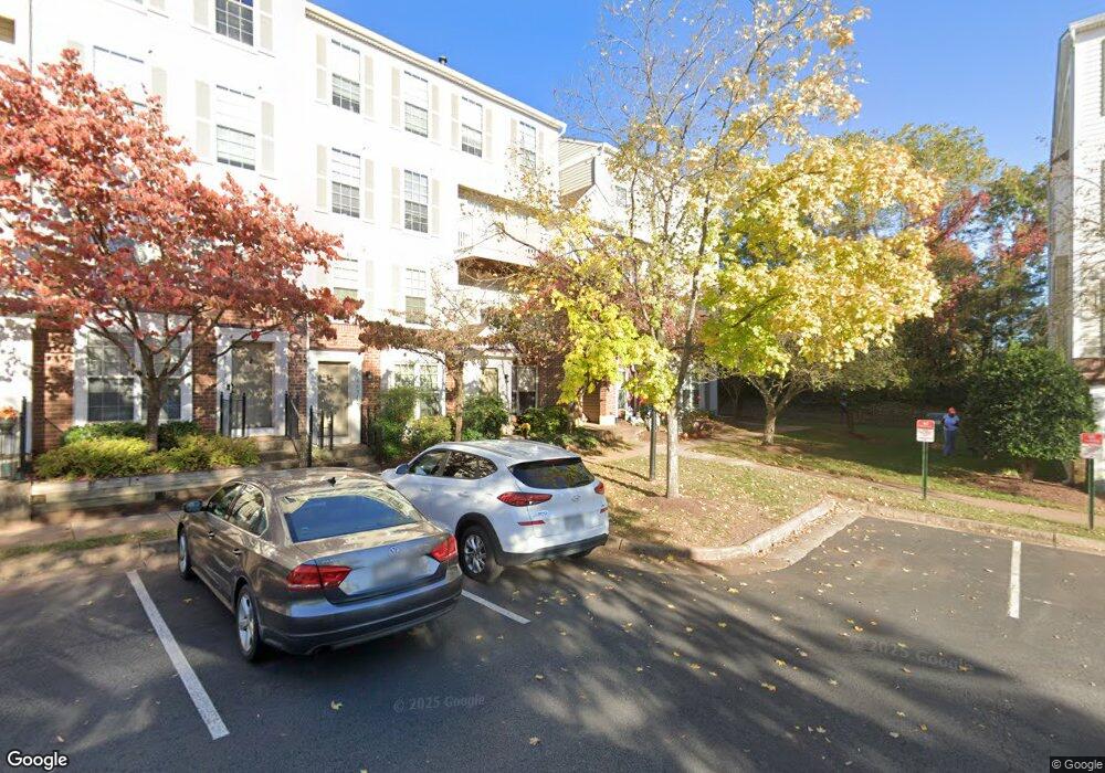 46944 Courtyard Square unit 46944, Sterling, VA 20164 - photo 1