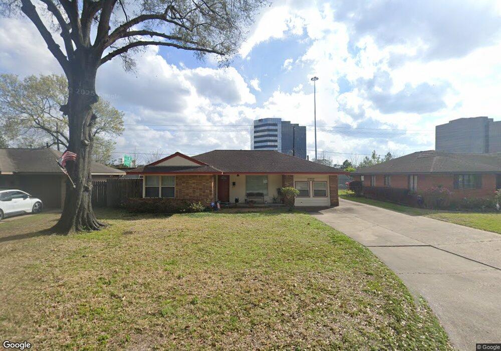1027 W 30th St, Houston, TX 77018 - photo 1