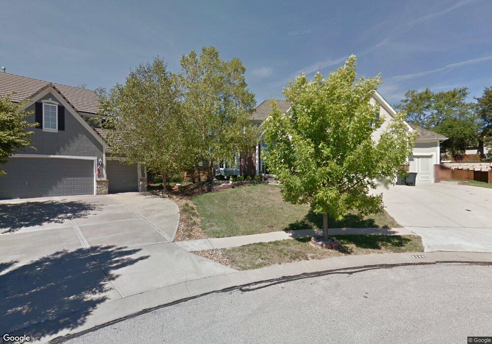 8206 Deer Run St, Lenexa, KS 66220 - photo 1