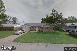 305 Chickasaw Dr, Comanche, OK 73529