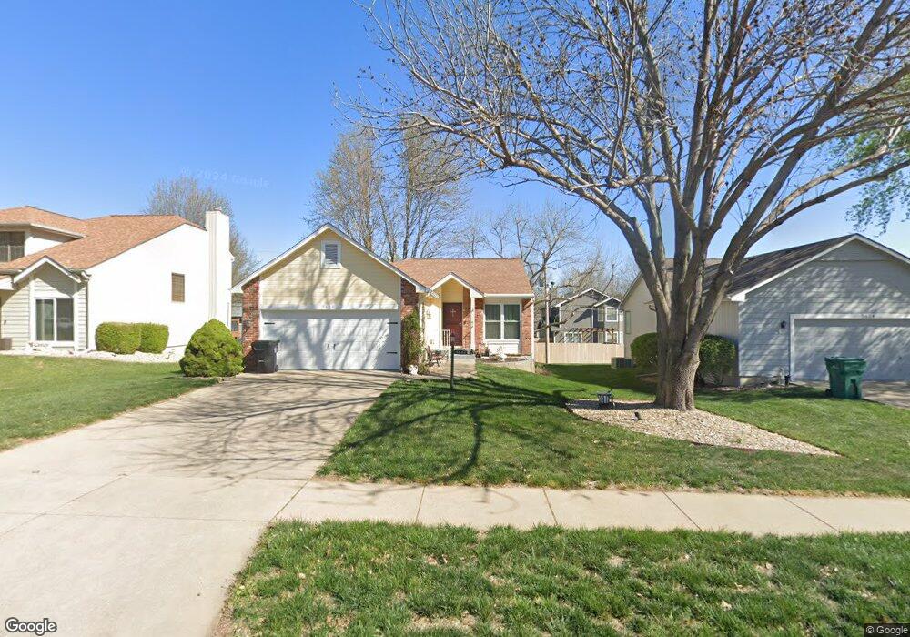 5628 SW 35th St, Topeka, KS 66614 - photo 1