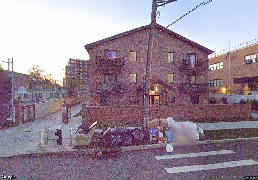 7548 Parsons Blvd unit P7, Fresh Meadows, NY 11366 - photo 1